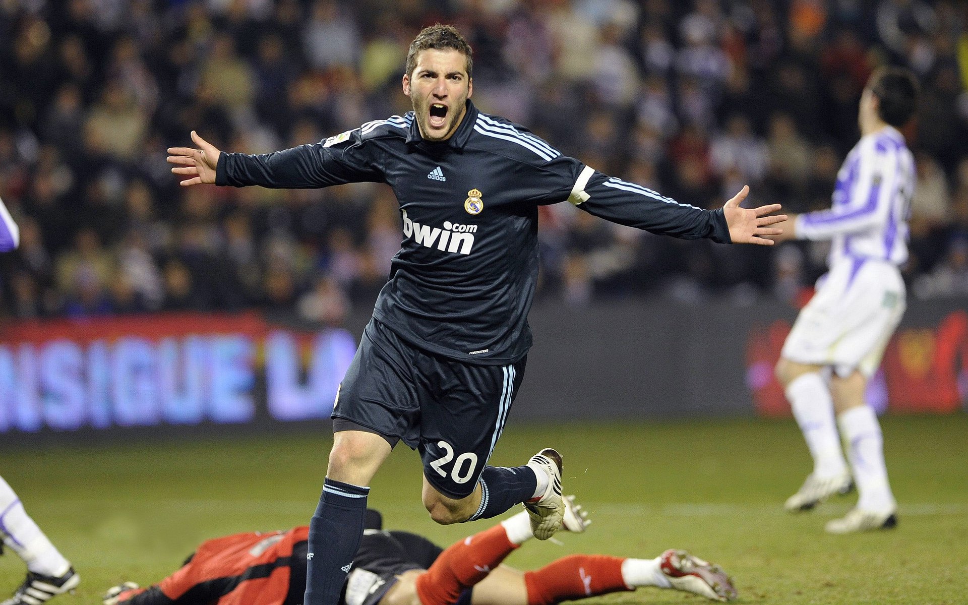 AC米兰主场大胜，赢得信心迎接下一场对决，ac米兰比赛集锦