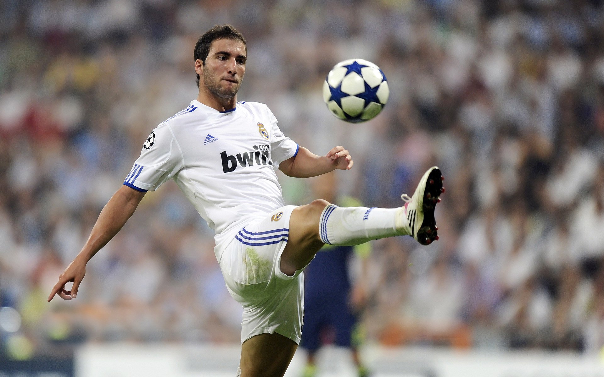 “德甲明星连续发威：豪门战绩稳步提升”，德甲名人